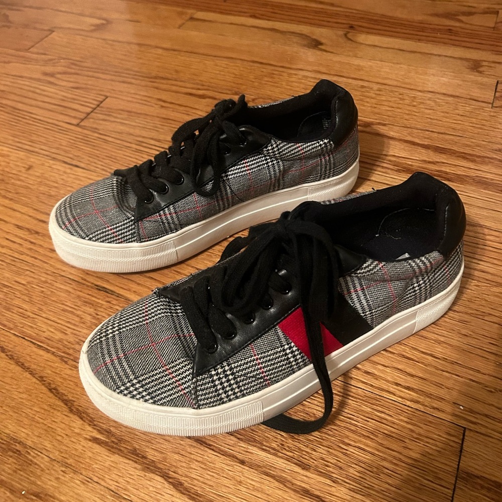 Steve Madden shoe